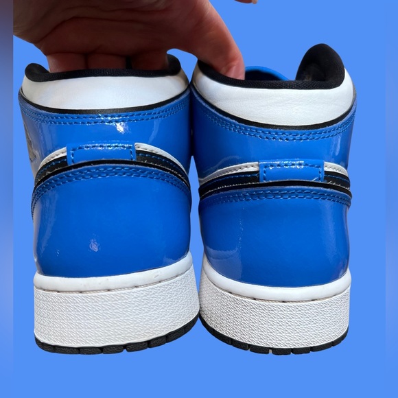 AIR JORDAN 1 SIGNAL BLUE - Picture 8 of 15